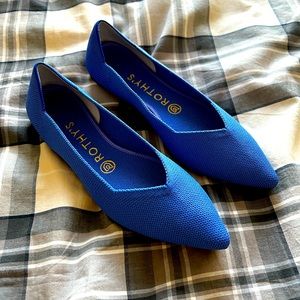 NEVER WORN Size 8 Rothy’s Points in brilliant royal blue 💙